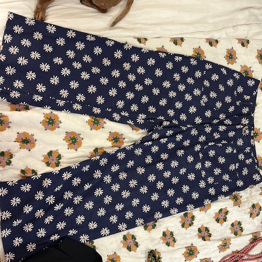 The Colette Cropped Wide-Leg Pant by Maeve - Navy with White Daisies